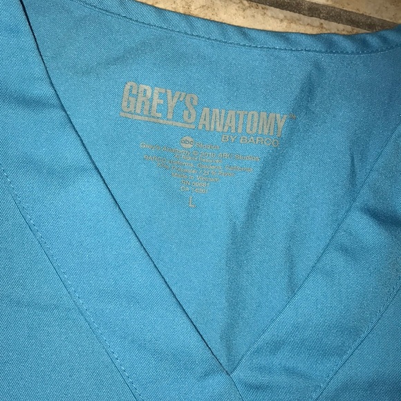 Grey’s Anatomy Scrub Top Size Large - Picture 2 of 3